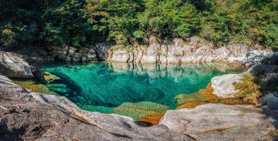 农夫山泉20年间在中国建成了12大水源地、30余座工厂